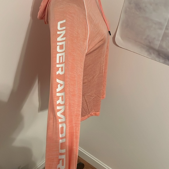 Pink under armor thin hoodie - Picture 5 of 8